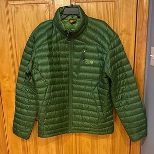 Mountain Hardwear Men's Puffer Jacket in Forest Green
